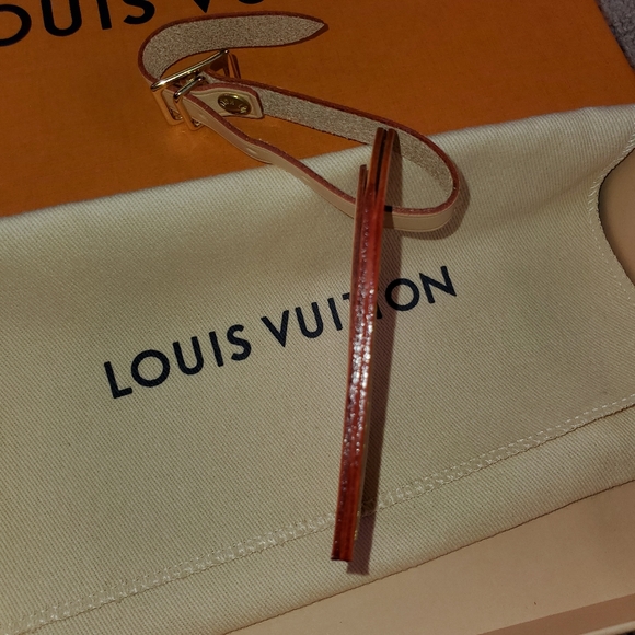 NWT L.V. L.E. LUGGAGE TAG - Picture 4 of 7